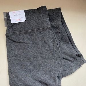 NEW WITH TAGS!! Aerie women’s leggings!! in the colour gray🩶🩶